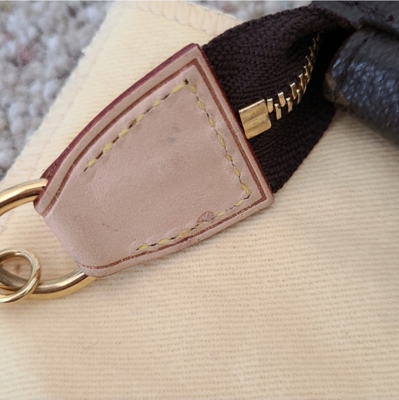 Louis Vuitton Mini Pouchette - Picture 3 of 10